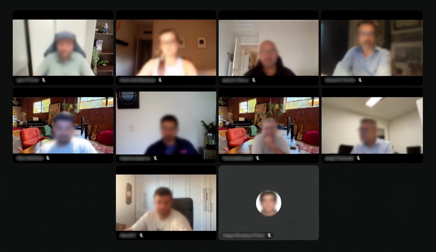 Grupo de Acquisition CEOs en una War Room